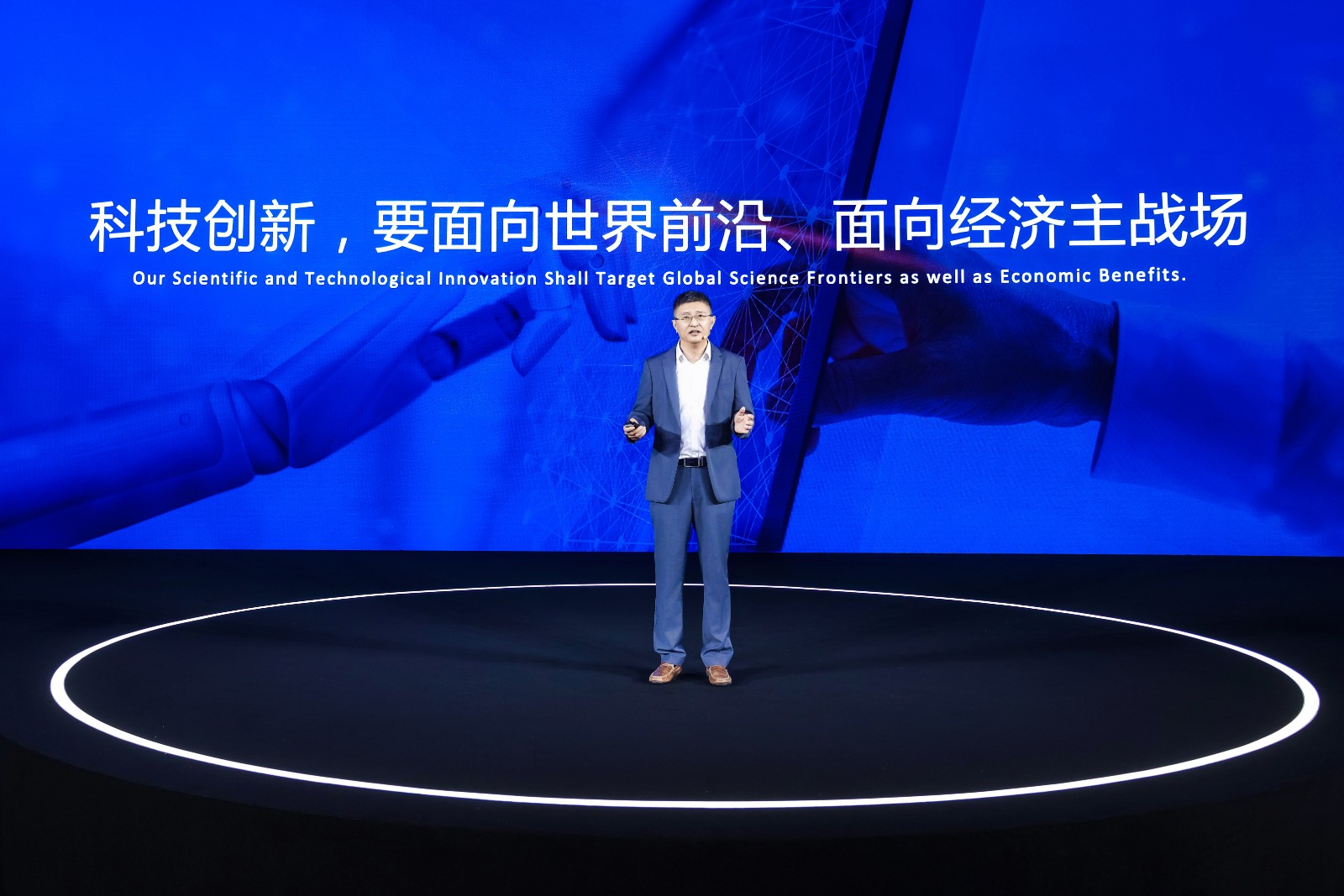 4-寧德時代首席科學家吳凱現場發言.jpg 4-寧德時代首席科學家吳凱現場發言.jpg